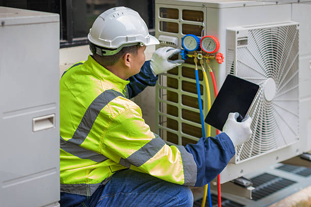 Professional Emergency Ac Repair technician working in Bay City, TX